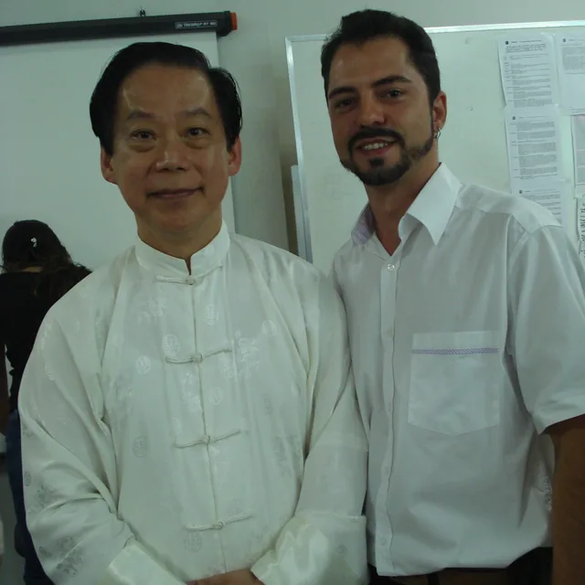 Com o mestre, na formatura, Entrega dos certificados do curso de Acupuntura