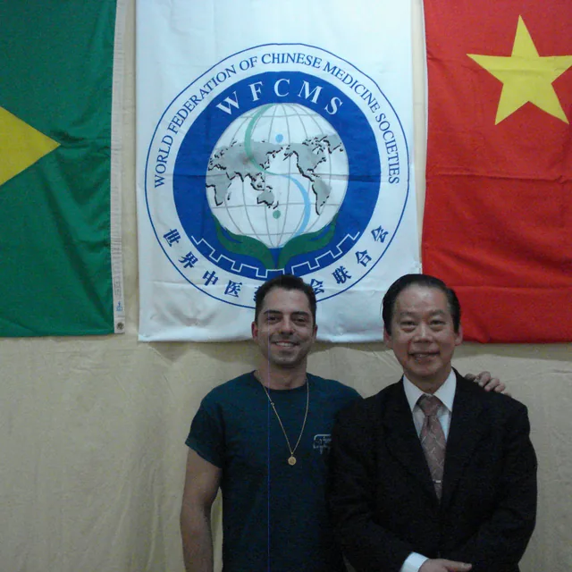 Com o examinador da WFCMS, Exame internacional de proficiência em Medicina Chinesa e Acupuntura